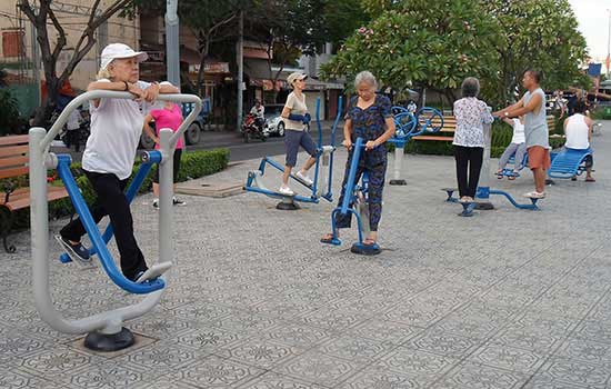 Máy tập thể dục cho người cao tuổi