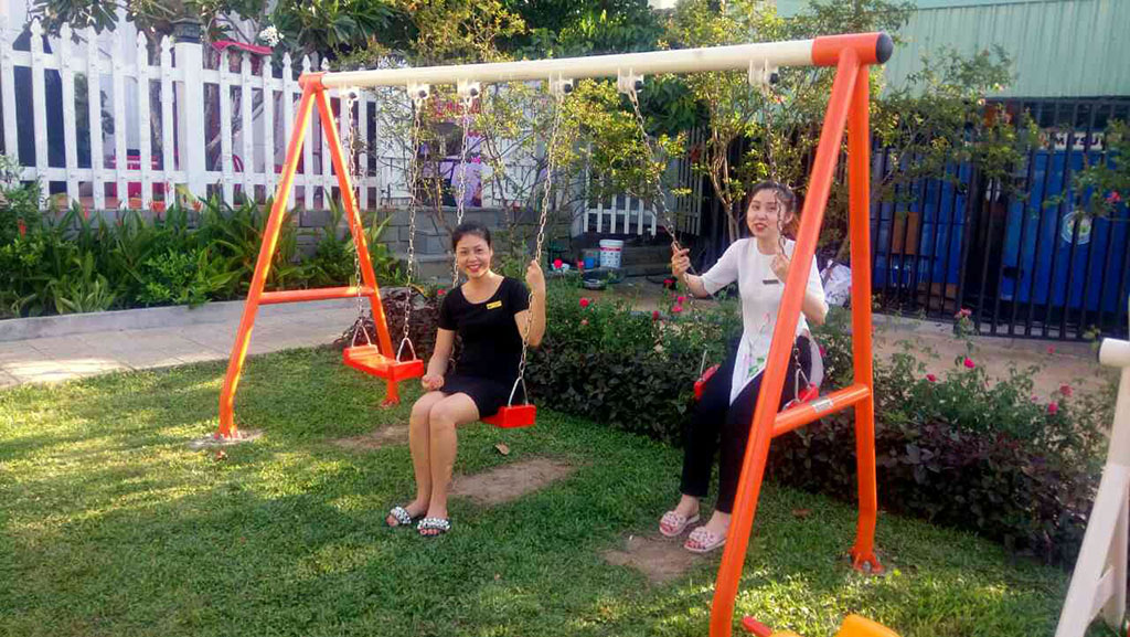 Xích đu liên hoàn 3 ghế 2