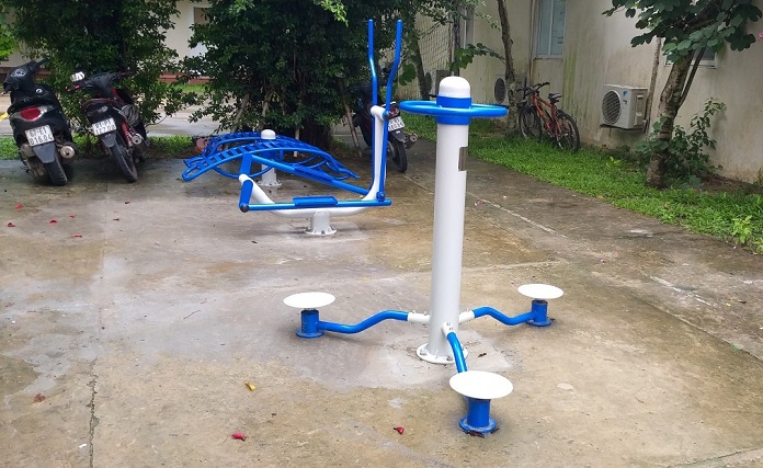 dung-cu-tap-the-duc-san-vuon