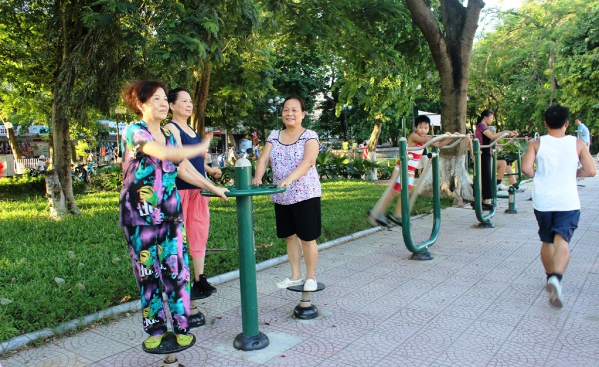  Thiết bị dụng cụ thể thao ngoài trời, nhu cầu tập luyện thể dục, thể thao của mọi người